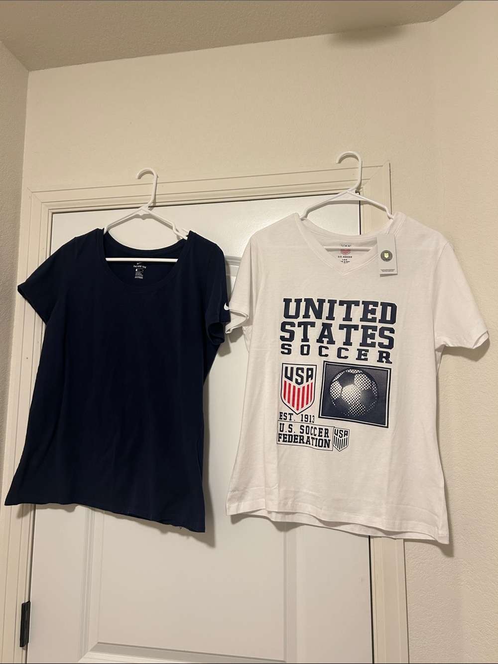 NWT Women’s USA Soccer White Graphic T-Shirt Size Large